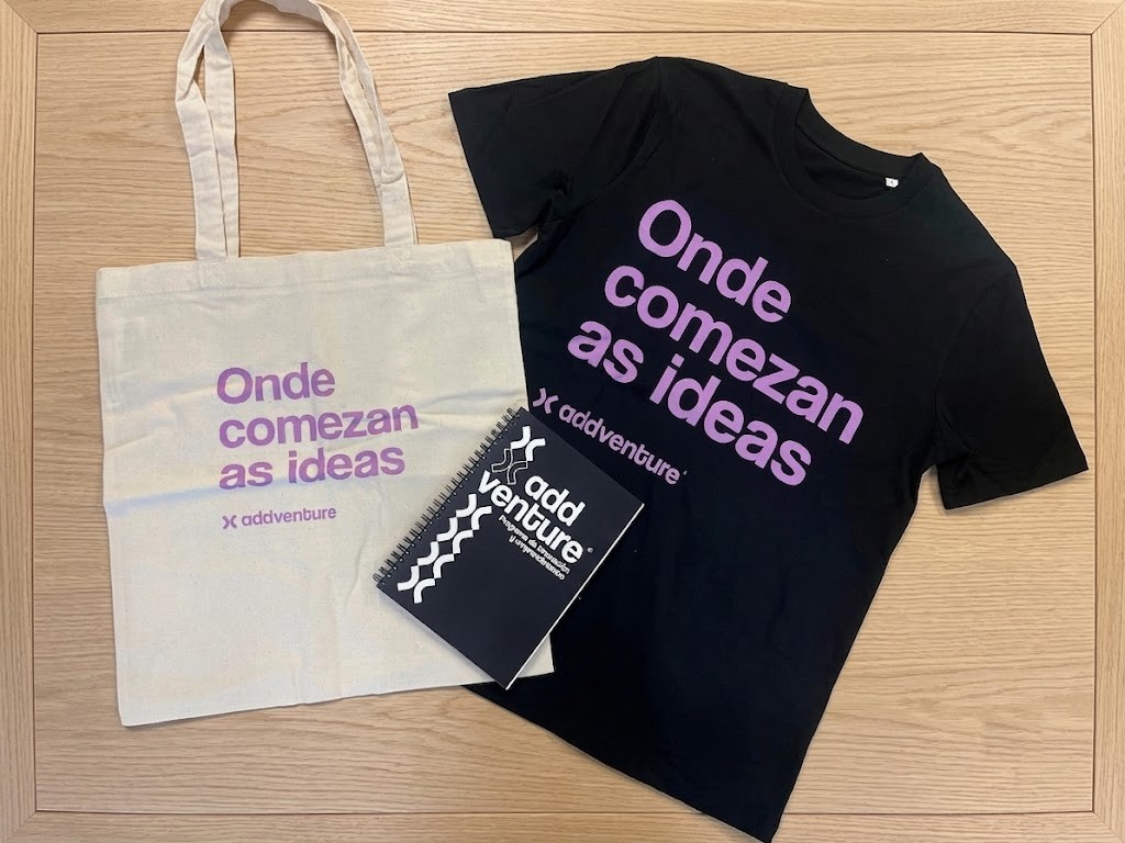 Pack personalitzat per a addventure: tote bag, samarreta i llibreta